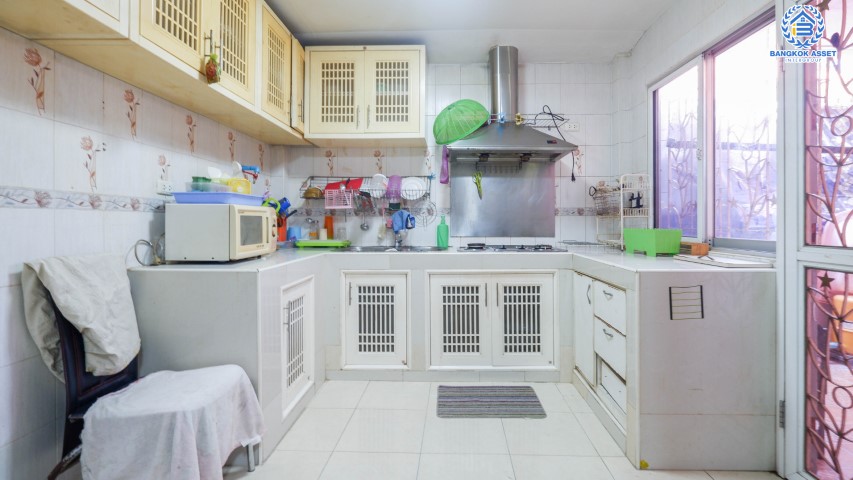 ทาวน์เฮ้าส์มือสองนนทบุรี ม.เปี่ยมสุข รัตนาธิเบศร์ บ้านพร้อมอยู่! เนื้อที่ 21 ตร.ว  ฟังก์ชั่น 3ห้องนอน 2ห้องน้ำ (แถมเครื่องปรับอากาศ 3 เครื่อง + เฟอร์นิเจอร์) บนทำเลโซนเมือง! เพียง 5 นาทีถึง MRTสถานีสะพานพระนั่งเกล้า  ใกล้เซ็นทรัลรัตนาธิเบศร์ สถานที่ราชการหลายแห่ง และจุดขึ้นทางด่วนงามวงศ์วาน ราคาพิเศษสุด!